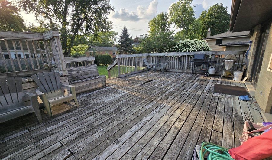 14 N Forrest Ave, Arlington Heights, IL 60004 - 4 Beds, 3 Bath