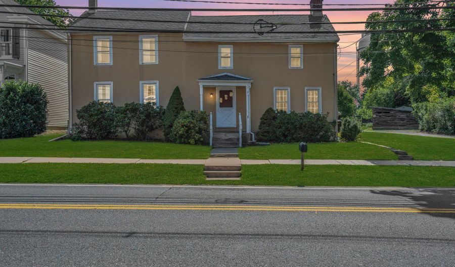 19 High St, Allentown, NJ 08501 - 3 Beds, 2 Bath