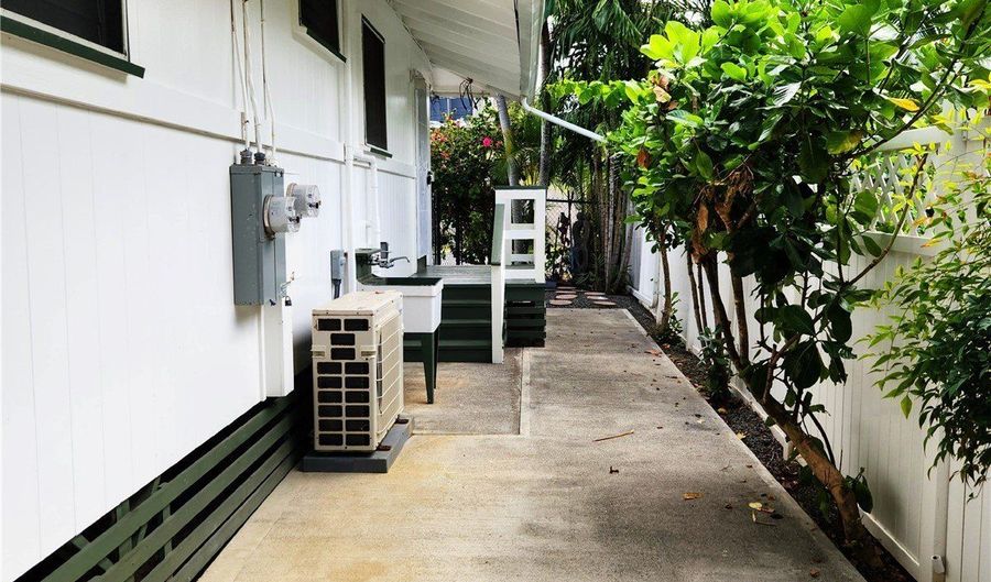 327 Hualani St B, Kailua, HI 96734 - 3 Beds, 1 Bath