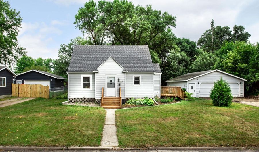 712 4th Ave E, Alexandria, MN 56308 - 2 Beds, 1 Bath