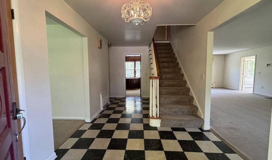 4 Noonan Ln, Albany, NY 12209 - 4 Beds, 3 Bath