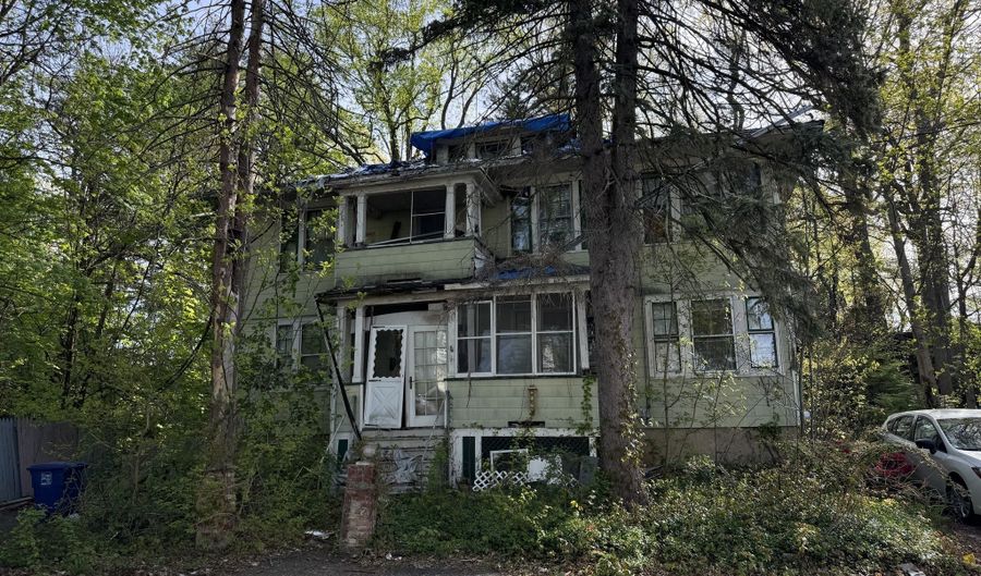 44-46 Grenelle St, Bridgeport, CT 06606 - 6 Beds, 4 Bath