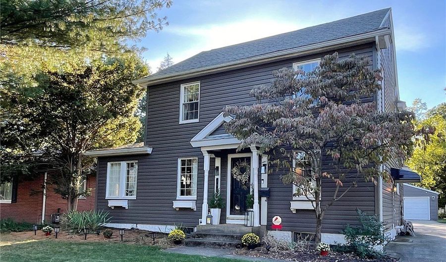 284 Kenilworth Dr, Akron, OH 44313 - 4 Beds, 2 Bath