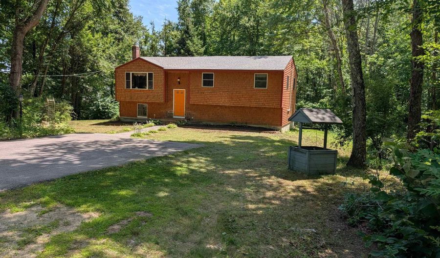 21 Hunter Ln, Barrington, NH 03825 - 4 Beds, 2 Bath