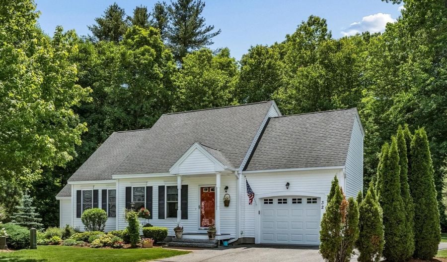 32 Peacock Brook Ln, Amherst, NH 03031 - 2 Beds, 3 Bath