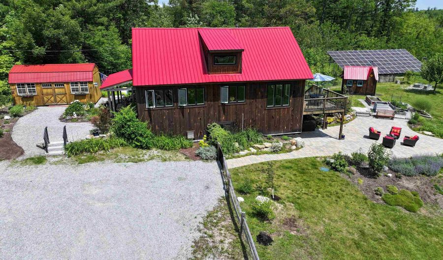 274 E Washington Rd, Bradford, NH 03221 - 4 Beds, 3 Bath