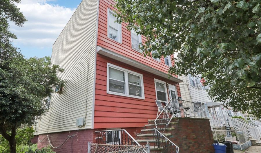 129 PROSPECT Ave, Bayonne, NJ 07002 - 8 Beds, 2 Bath