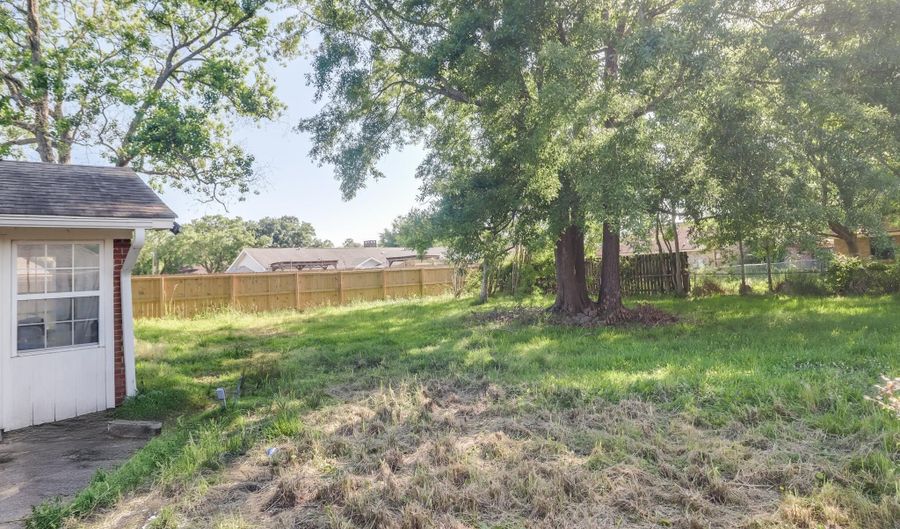 827 Carolee Cir, Biloxi, MS 39532 - 3 Beds, 2 Bath