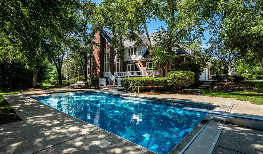 10571 Chatham Ct, Carmel, IN 46032 - 5 Beds, 6 Bath