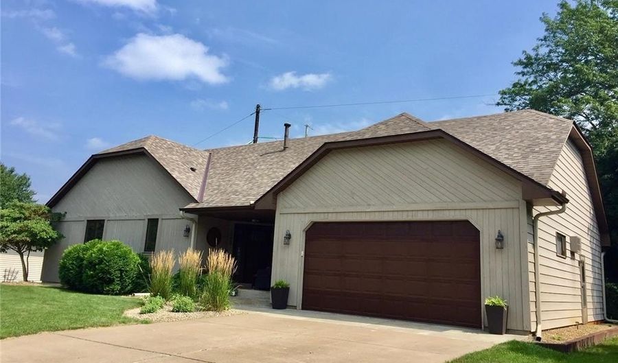 1688 Chatham Ave, Arden Hills, MN 55112 - 4 Beds, 3 Bath