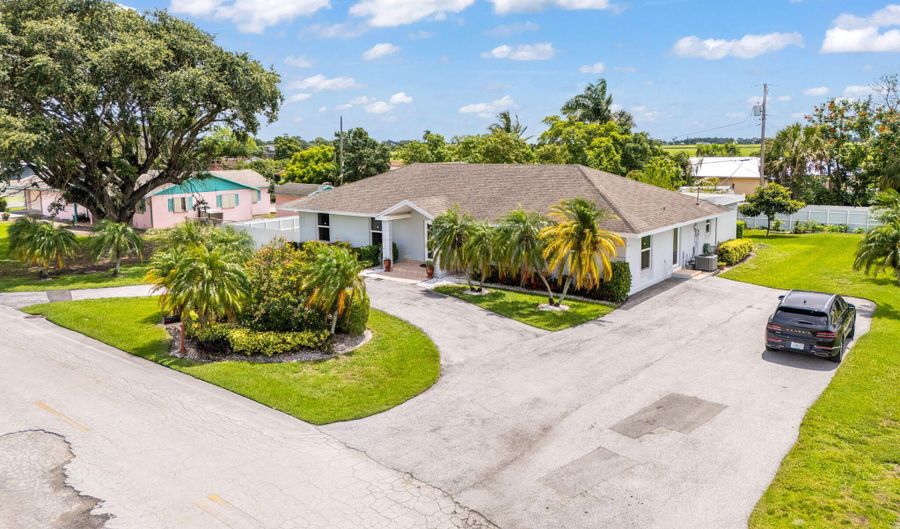1073 SE 3rd St, Belle Glade, FL 33430 - 4 Beds, 3 Bath