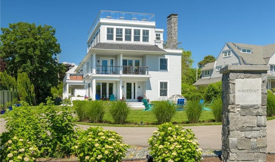 592 Tuckerman Ave, Middletown, RI 02842 - 5 Beds, 6 Bath