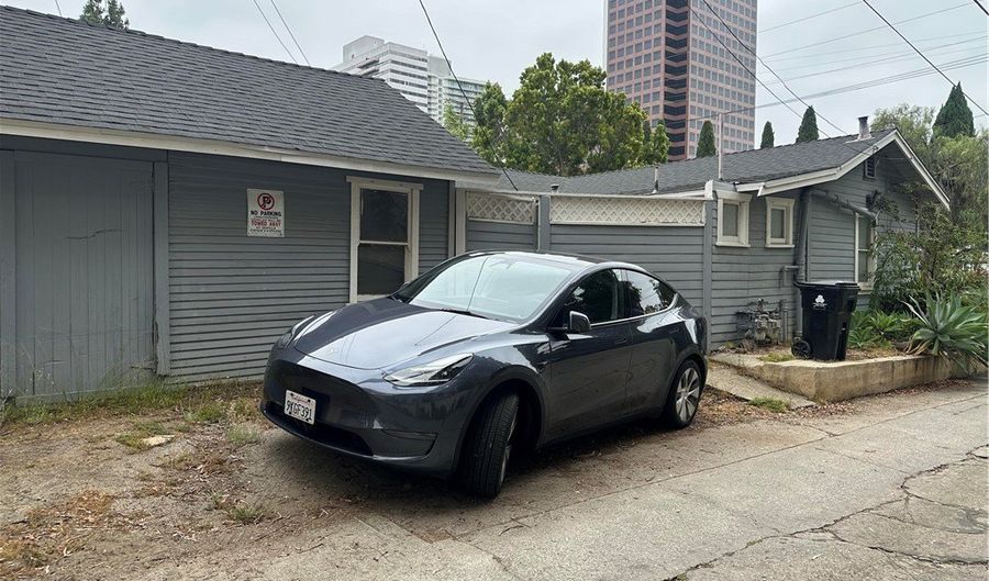 1116 S Barrington Ave, Los Angeles, CA 90049 - 2 Beds, 1 Bath