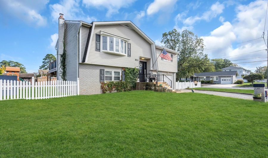 853 Spray Ave, Beachwood, NJ 08722 - 3 Beds, 2 Bath