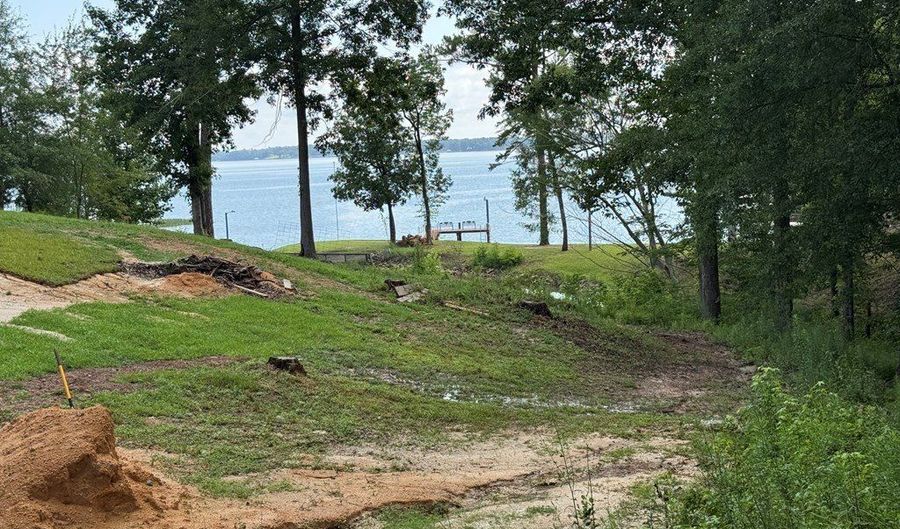 1095 Lakeview St, Abbeville, AL 36320 - 2 Beds, 1 Bath