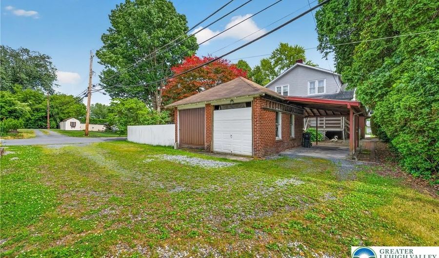 2831 W Columbia St, Allentown, PA 18104 - 3 Beds, 2 Bath