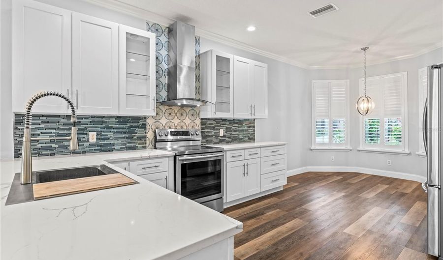 137 SILVER FALLS Dr, Apollo Beach, FL 33572 - 3 Beds, 2 Bath