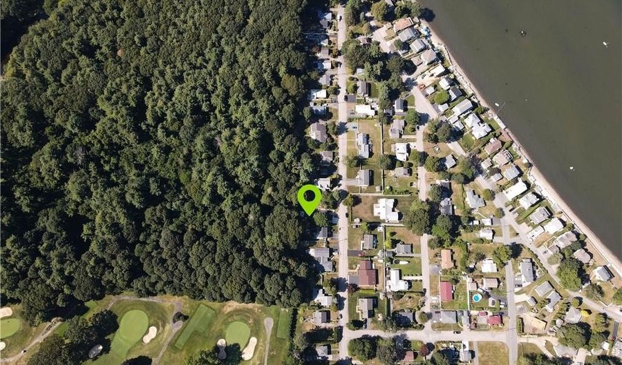 137 Overlook Dr, Warwick, RI 02818 - 3 Beds, 1 Bath