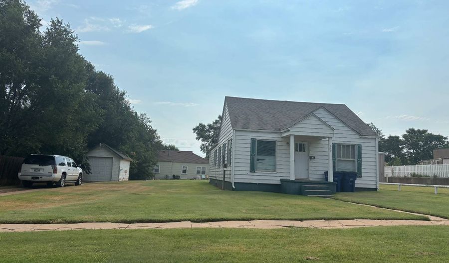 810 3rd St, Alva, OK 73717 - 3 Beds, 2 Bath
