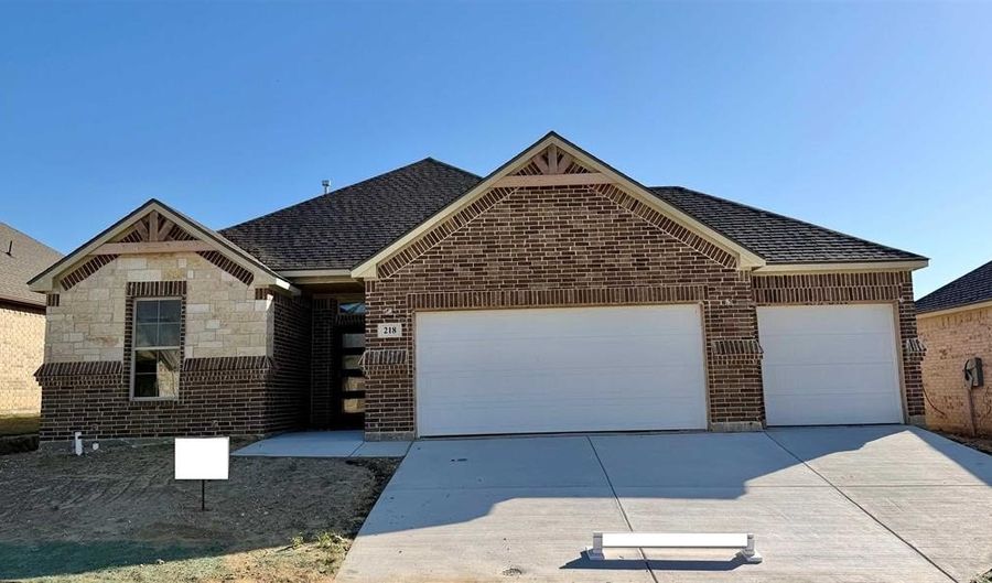 218 Cheyenne Trl, Alvarado, TX 76009 - 3 Beds, 2 Bath