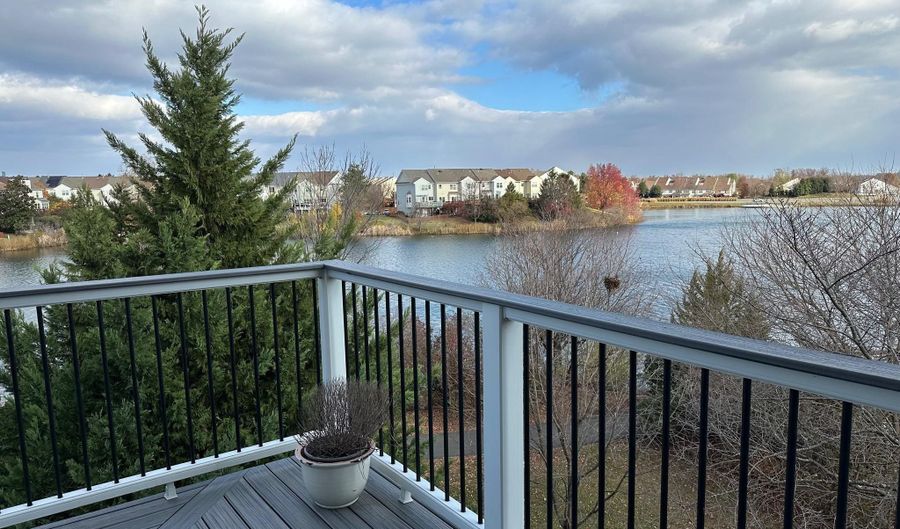 20594 CORNSTALK Ter 301, Ashburn, VA 20147 - 2 Beds, 2 Bath