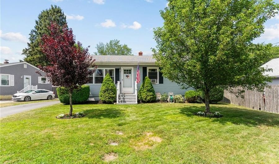 17 Linwood Dr, Coventry, RI 02816 - 3 Beds, 1 Bath