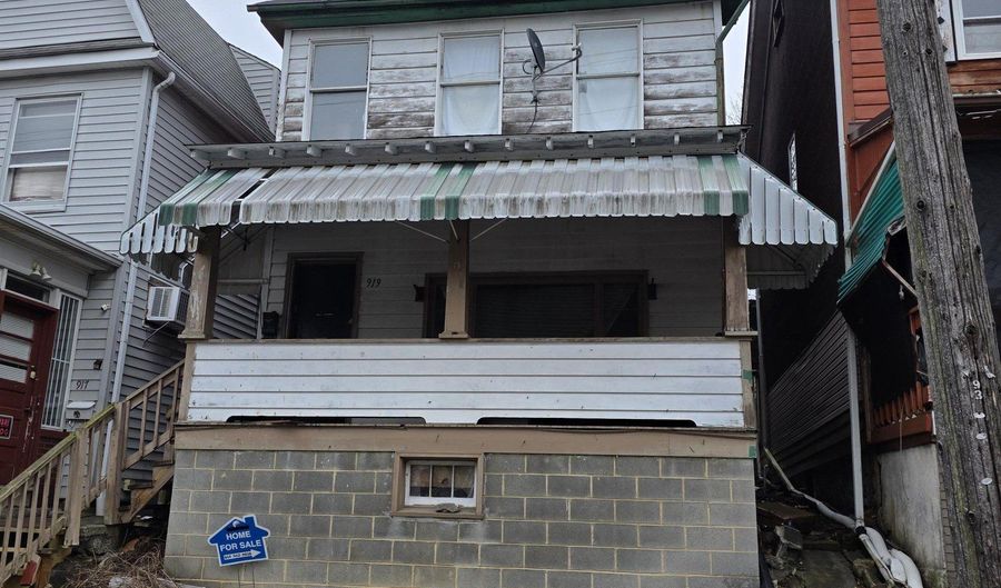 919 3rd Ave, Altoona, PA 16602 - 3 Beds, 1 Bath