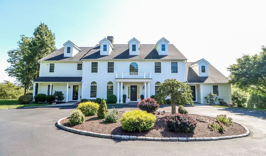 10 Trailing Ridge Rd, Brookfield, CT 06804 - 4 Beds, 5 Bath