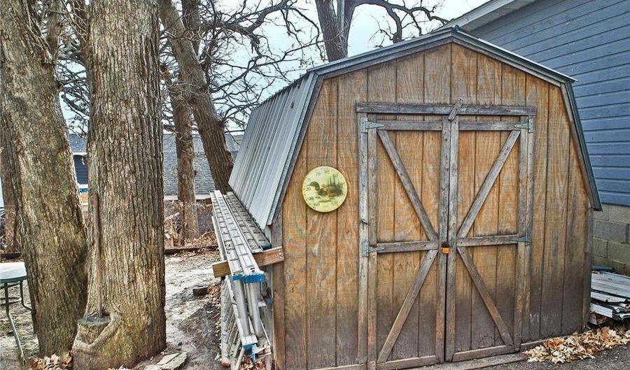 609 Oak Ln, Albert Lea, MN 56007 - 4 Beds, 2 Bath