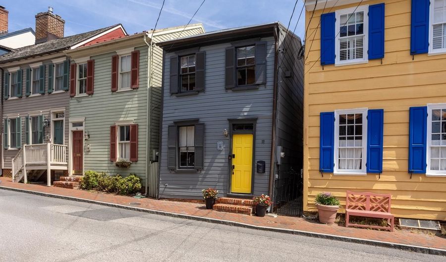 32 CORNHILL St, Annapolis, MD 21401 - 2 Beds, 2 Bath