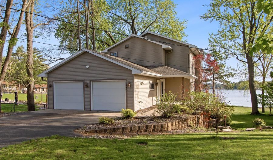 1340 E Hiawatha Dr, Wisconsin Dells, WI 53965 - 2 Beds, 3 Bath