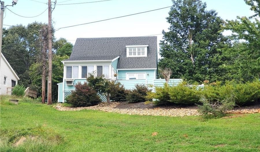312 Harbor Dr, Anderson, SC 29625 - 3 Beds, 2 Bath