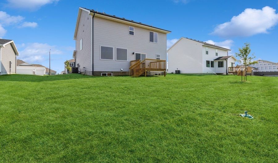 319 41st St SW, Altoona, IA 50009 - 4 Beds, 3 Bath