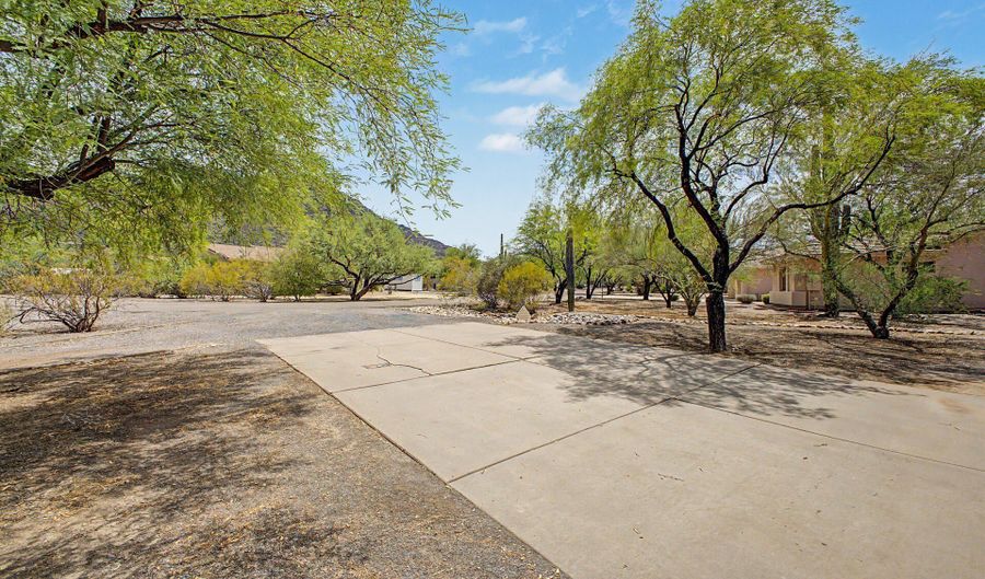 37234 N KOHUANA Pl, Cave Creek, AZ 85331 - 4 Beds, 2 Bath