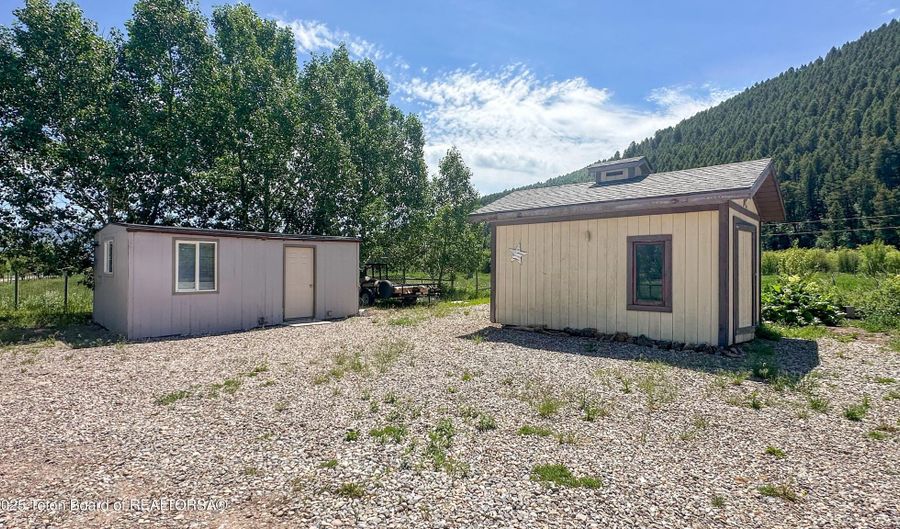 33 WAGON RUT Ln, Auburn, WY 83111 - 4 Beds, 3 Bath