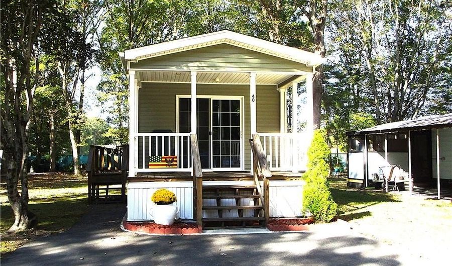 40 Leisure Way, Coventry, RI 02816 - 2 Beds, 2 Bath