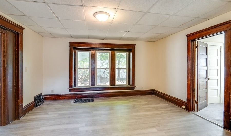 485 Allyn St, Akron, OH 44304 - 6 Beds, 2 Bath