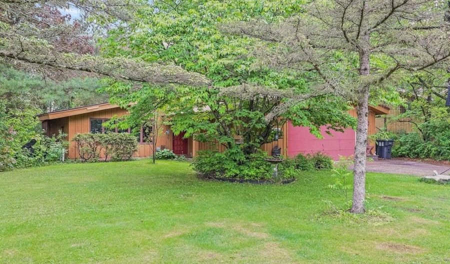 2720 Parkway Ct, Wisconsin Rapids, WI 54494 - 3 Beds, 2 Bath