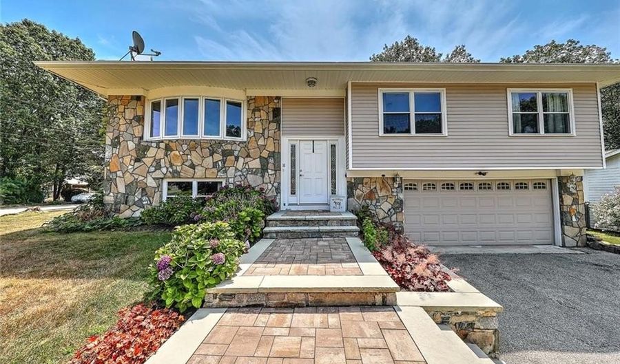 18 Sherri Dr, North Providence, RI 02911 - 3 Beds, 3 Bath