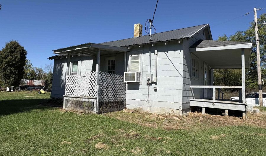 31 W First St, Birdseye, IN 47513 - 2 Beds, 1 Bath