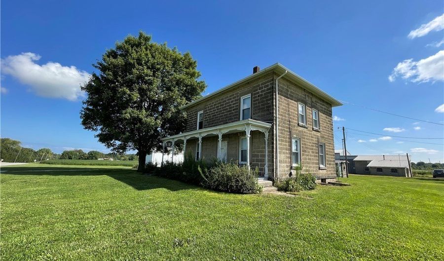 8279 Baumhart Rd, Vermilion, OH 44089 - 3 Beds, 2 Bath