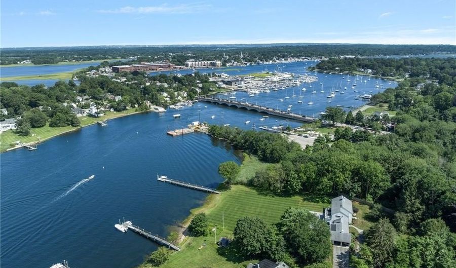 75 Markwood Dr, Barrington, RI 02806 - 3 Beds, 2 Bath