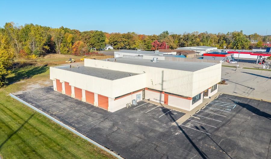 1905 N Wayne St, Angola, IN 46703 - 0 Beds, 3 Bath