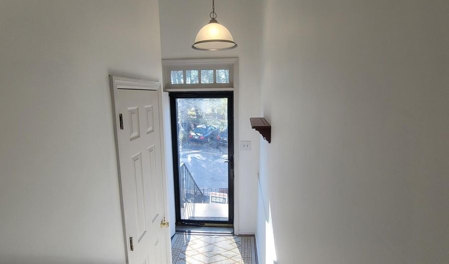 10 WOODFIELD Dr, Claymont, DE 19703 - 2 Beds, 2 Bath