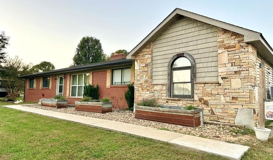 8597 Chaffin Rd, Baxter, TN 38544 - 4 Beds, 2 Bath