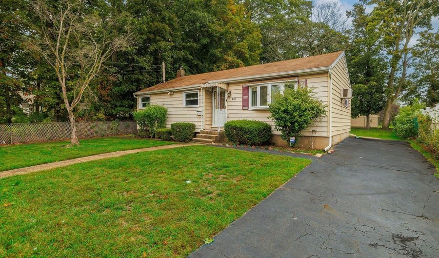 118 Coolidge Ave, Amityville, NY 11701 - 3 Beds, 2 Bath