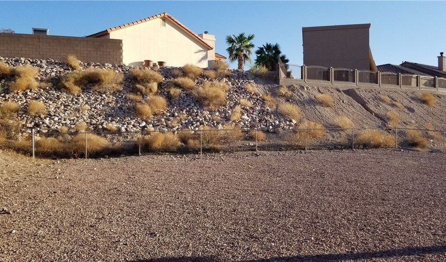 870 Florence Ave, Bullhead City, AZ 86429 - 3 Beds, 2 Bath