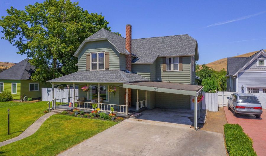 407 1st St, Asotin, WA 99402 - 4 Beds, 3 Bath