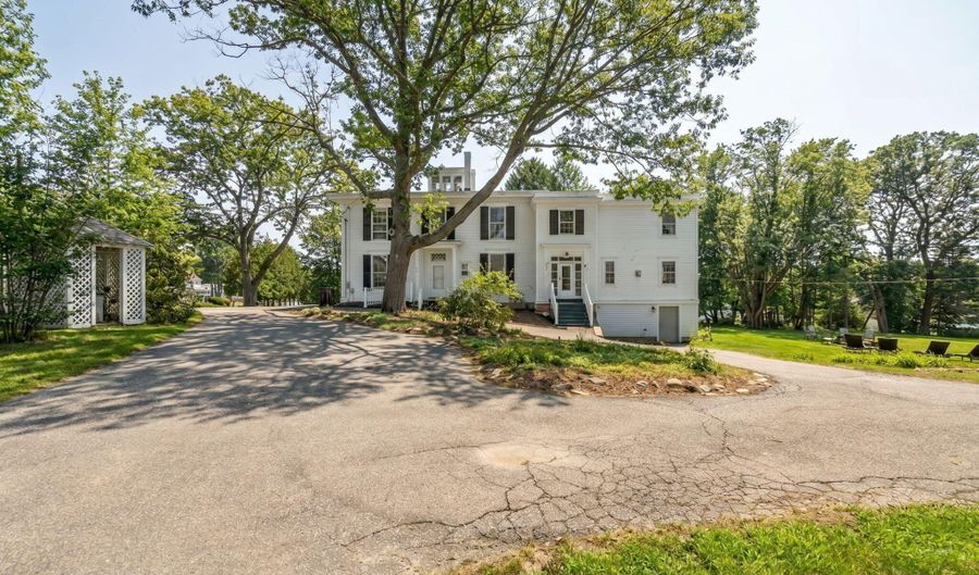 840 Broadway, Bangor, ME 04401 - 6 Beds, 4 Bath