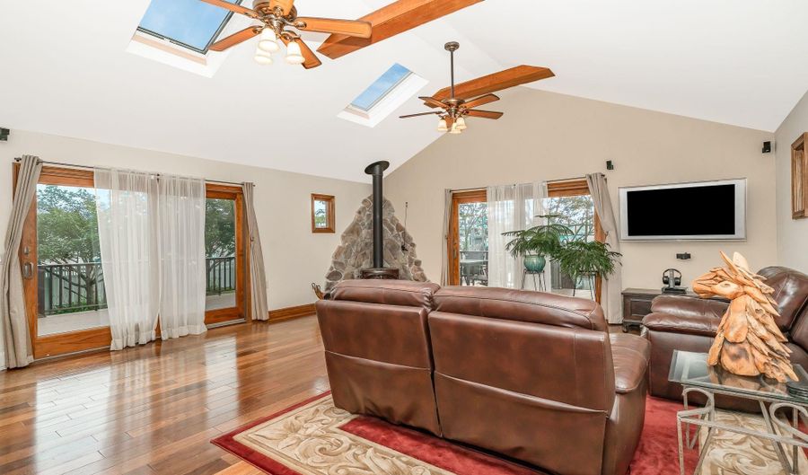 39 Central Ave, Amityville, NY 11701 - 2 Beds, 2 Bath
